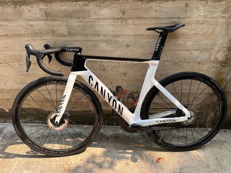 Gebrauchtes Canyon Aeroad CFR Disc Di2 2022 2022 Road & Gravel, Weiß — Bild 2 von 16