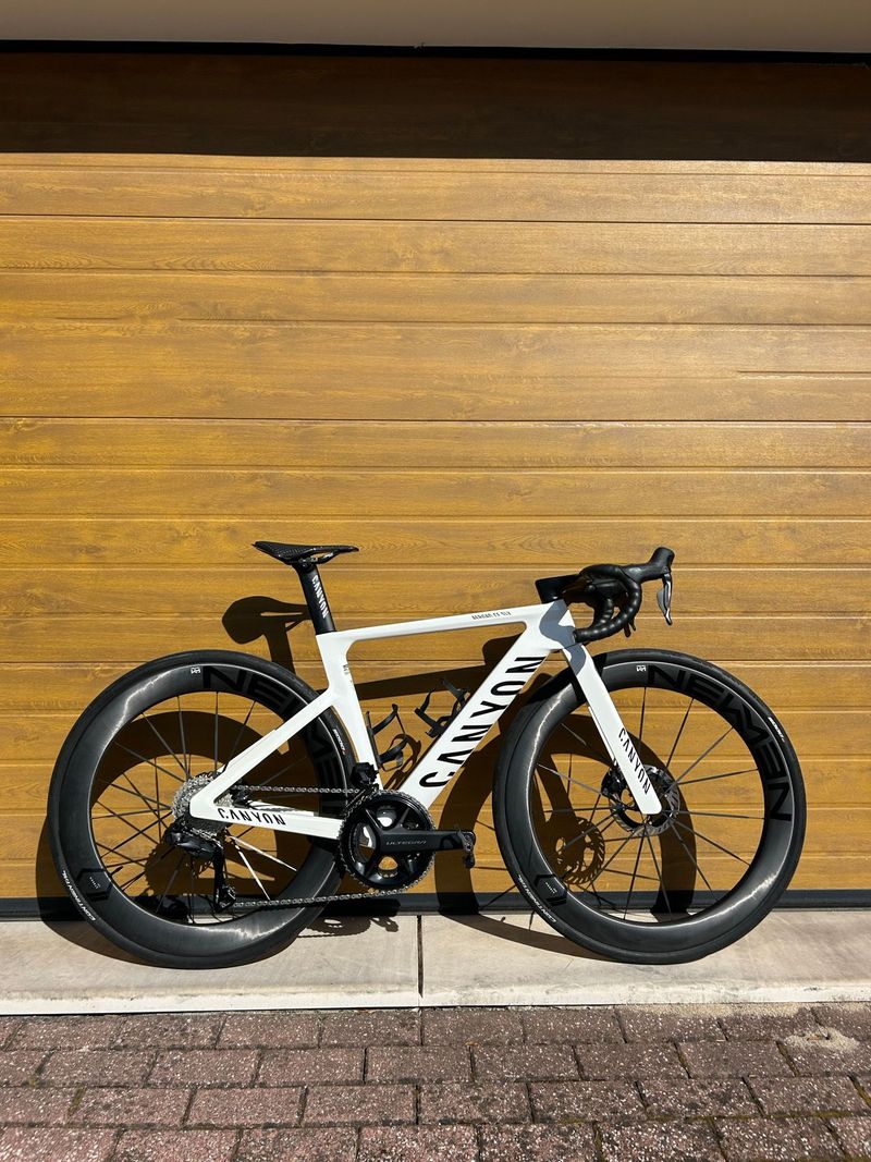 Použité Canyon Aeroad CF SLX 8 Di2 2026 2026 Road & Gravel