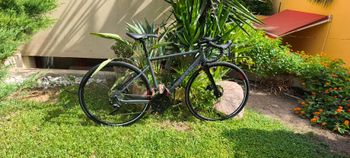 Použité TRIBAN RC520 Disc Road Bike - 105 2021 2021 Road & Gravel