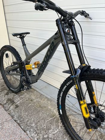 Used Zerode Custom Pinion C-Line Gearbox 2026 Mountainbike, Light Gray — image 6 of 6