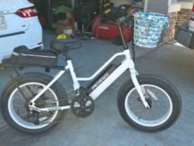 Used Pedego Custom 2021 Urban, White — image 3 of 3