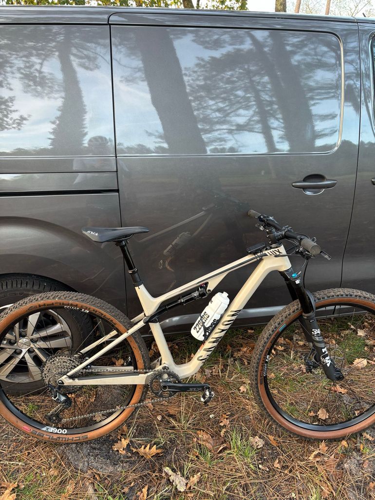 Brugt Canyon Lux Trail CF 7 2022 2022 Mountainbike — billede 2 af 3