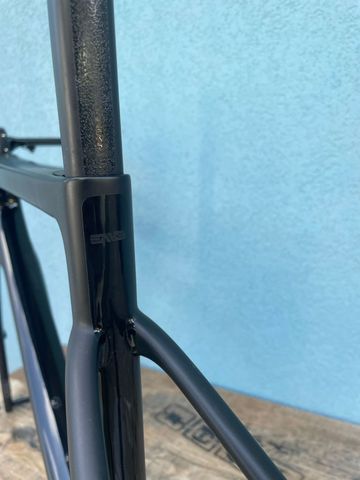 Použité Enve Melee Premium RED 2025 Frameset 2025 Road & Gravel — obrázek 11 z 21