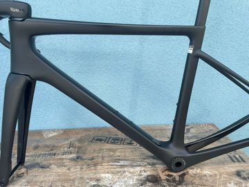 Použité Enve Melee Premium RED 2025 Frameset 2025 Road & Gravel — obrázek 4 z 21