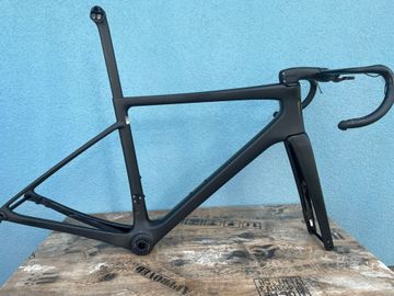 Použité Enve Melee Premium RED 2025 Frameset 2025 Road & Gravel — obrázek 14 z 21