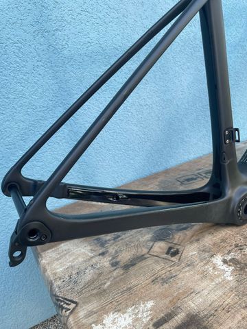 Použité Enve Melee Premium RED 2025 Frameset 2025 Road & Gravel — obrázek 15 z 21