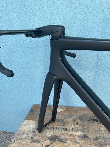 Použité Enve Melee Premium RED 2025 Frameset 2025 Road & Gravel — obrázek 13 z 21