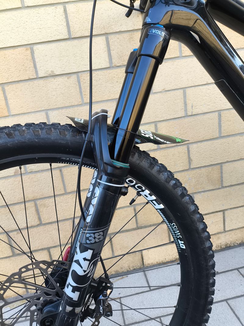 Used Canyon Torque 29 CF 8 2023 2023 Mountainbike, Black, 29 — image 6 of 20