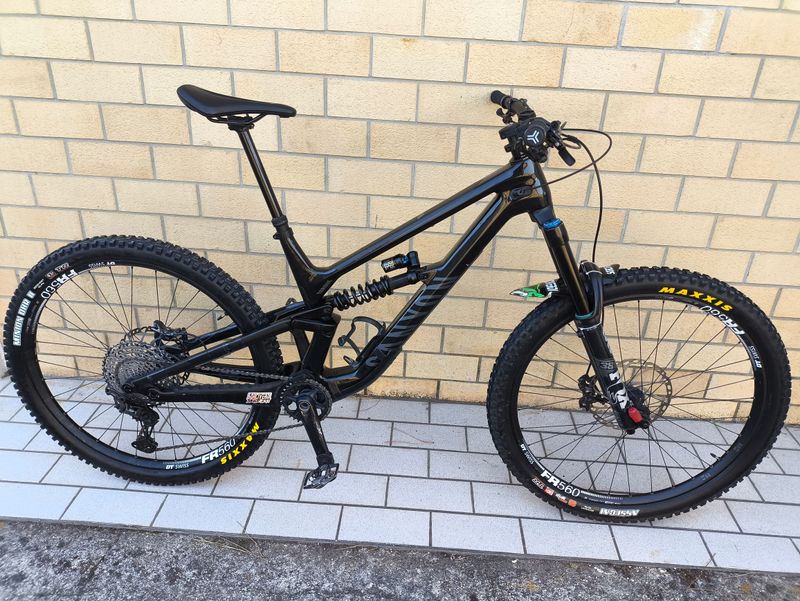 Used Canyon Torque 29 CF 8 2023 2023 Mountainbike, Black, 29 — image 2 of 20