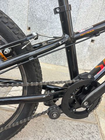 Specialized Hotrock 20 2020 2020 Mountainbike usato, Nero — immagine 17 di 19