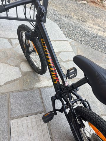 Specialized Hotrock 20 2020 2020 Mountainbike usato, Nero — immagine 2 di 19