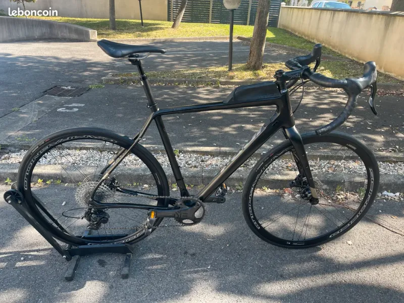 Käytetty Fuji Jari 1.1 Carbon 2023 Road & Gravel