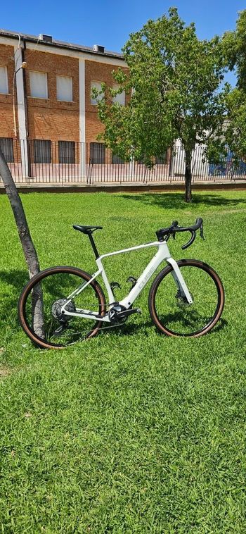 Używany CUBE Nuroad Hybrid C:62 Race 400X 2025 2025 Road & Gravel