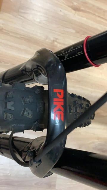 Used Specialized Enduro SRAM Red eTap AXS 2016 Mountainbike, White — image 2 of 10