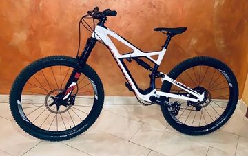 Used Specialized Enduro SRAM Red eTap AXS 2016 Mountainbike, White — image 1 of 10