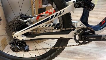 Used Specialized Enduro SRAM Red eTap AXS 2016 Mountainbike, White — image 4 of 10