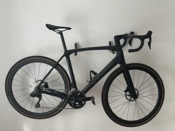 Trek Domane Shimano 105 Di2 2023 Road & Gravel usato