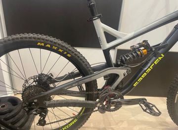 Used Saracen Custom Shimano Deore XT 2016 Mountainbike, Black — image 3 of 6