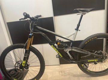Used Saracen Custom Shimano Deore XT 2016 Mountainbike, Black — image 2 of 6