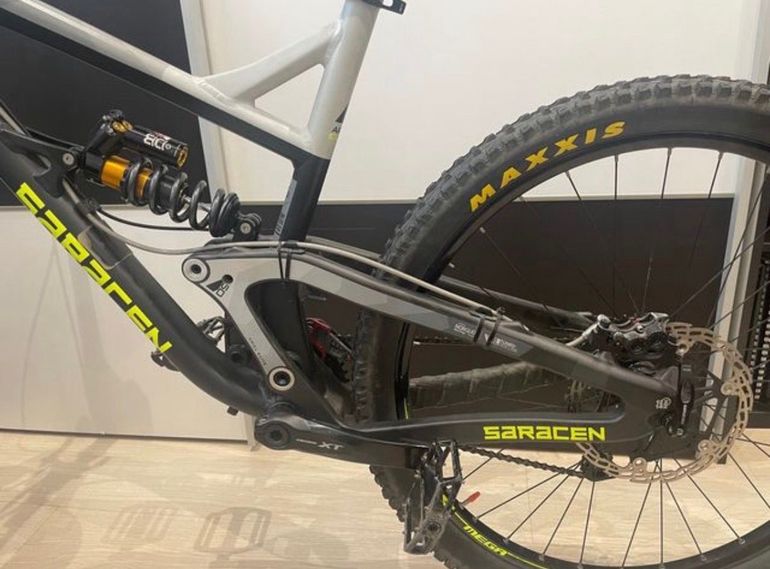 Used Saracen Custom Shimano Deore XT 2016 Mountainbike, Black — image 5 of 6