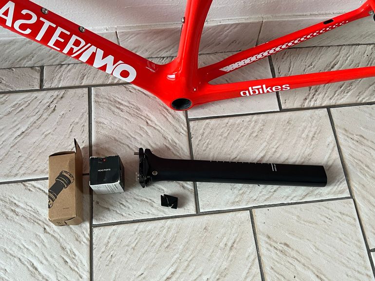 Used Qbikes Custom Frameset 2019 Road & Gravel, Red — image 9 of 18