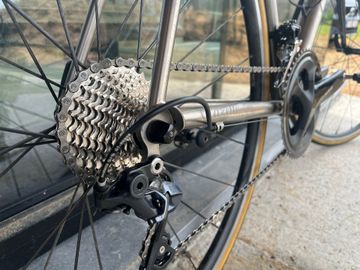 Used Gazelle titanium Custom Shimano 105 2014 Road & Gravel, Light Gray — image 5 of 12
