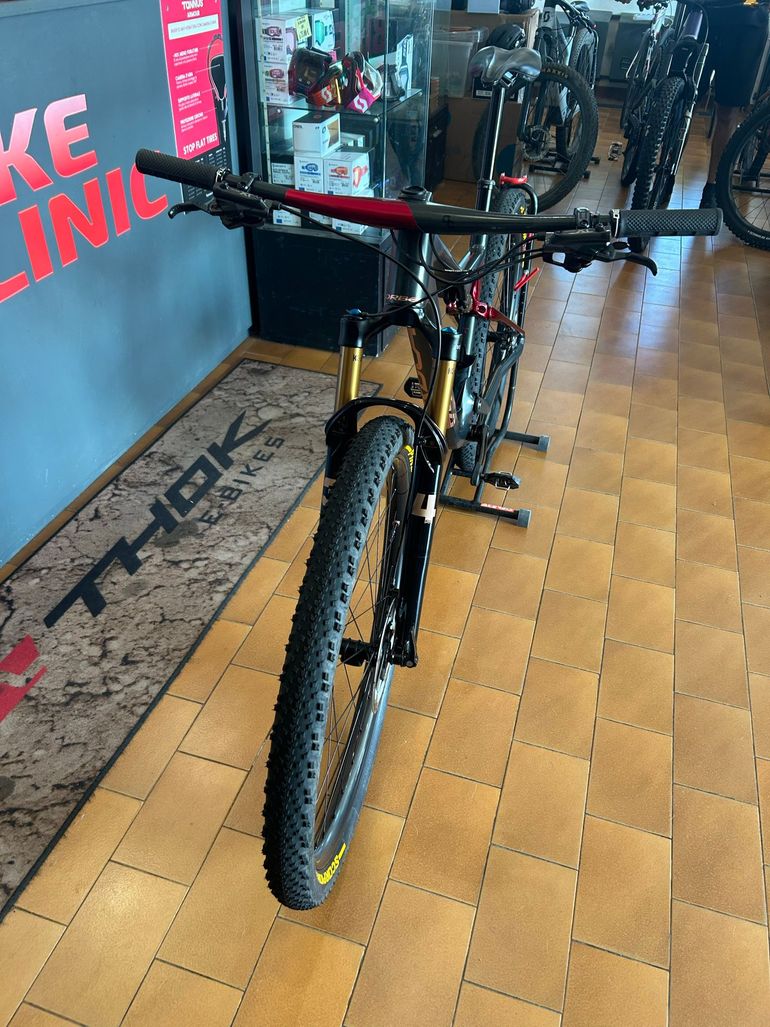 Used Orbea Oiz Shimano Deore XT 2026 Mountainbike, Red — image 2 of 5