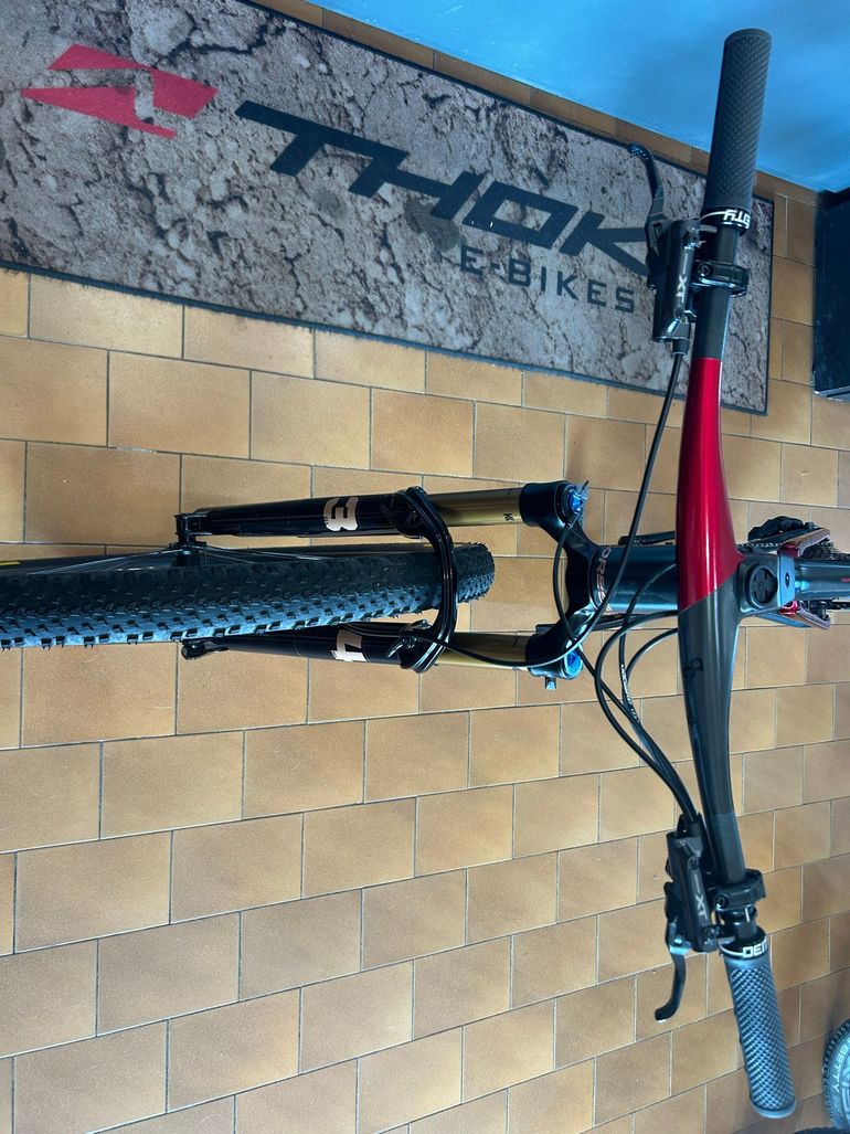 Used Orbea Oiz Shimano Deore XT 2026 Mountainbike, Red — image 3 of 5