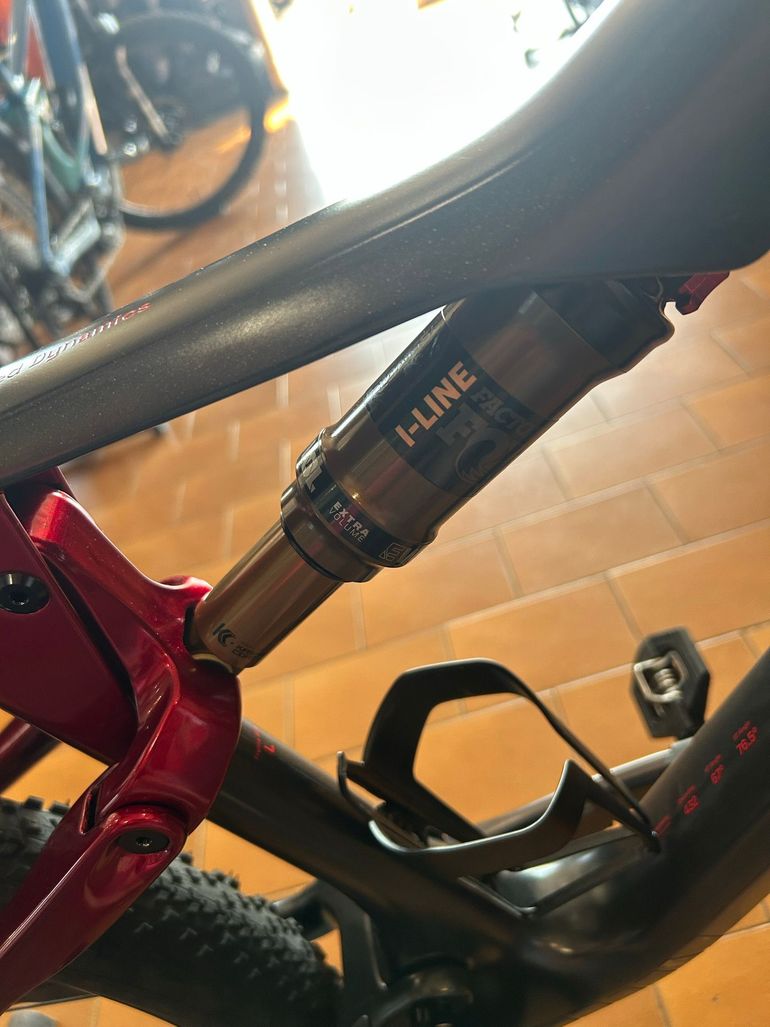 Used Orbea Oiz Shimano Deore XT 2026 Mountainbike, Red — image 5 of 5