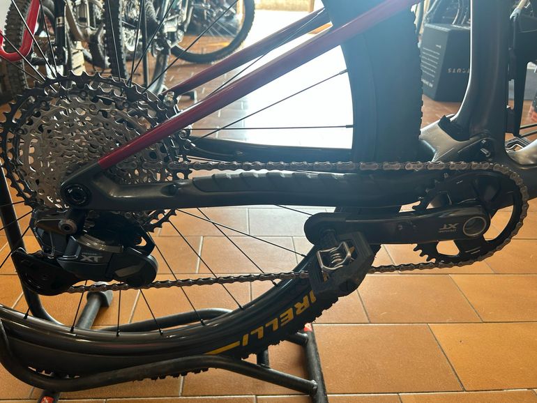 Used Orbea Oiz Shimano Deore XT 2026 Mountainbike, Red — image 4 of 5