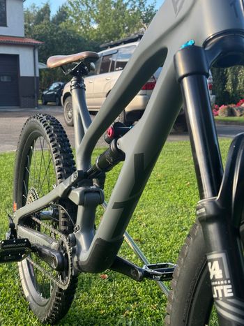 Custom YT Jeffsy CF 2019 Mountainbike usato, Grigio chiaro — immagine 8 di 22
