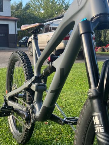 Używany Custom YT Jeffsy CF 2019 Mountainbike — zdjęcie 8 z 22