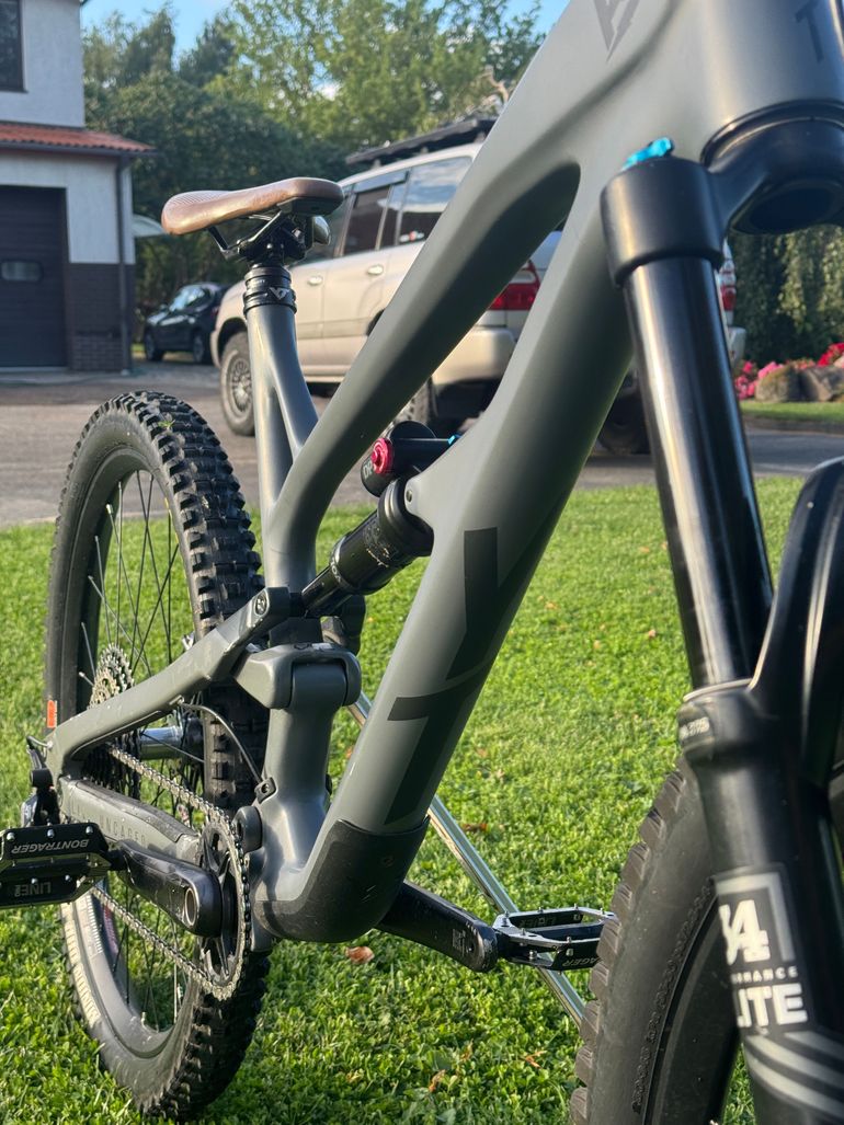 Custom YT Jeffsy CF 2019 Mountainbike usato, Grigio chiaro — immagine 8 di 22