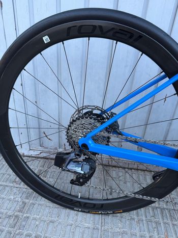 BMC Roadmachine 01 TWO P2P 2022 2022 Road & Gravel usato, Blu — immagine 6 di 7