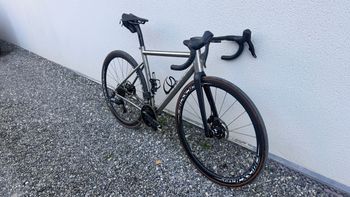 Léon Titane Genus 2024 Road & Gravel usato, Grigio chiaro — immagine 2 di 6