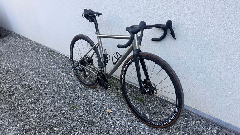 Léon Titane Genus 2024 Road & Gravel usato, Grigio chiaro — immagine 2 di 6