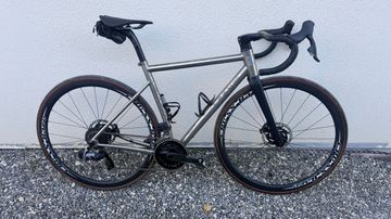 Léon Titane Genus 2024 Road & Gravel d'occasion