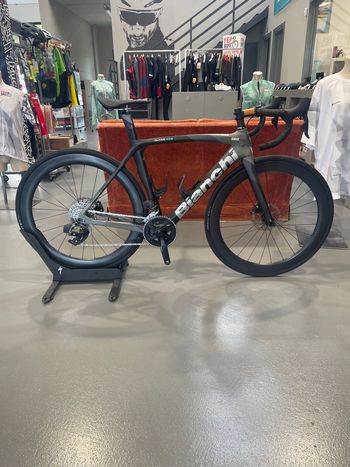 Bianchi Oltre XR3 - Ultegra Di2 2022 2022 Road & Gravel d'occasion