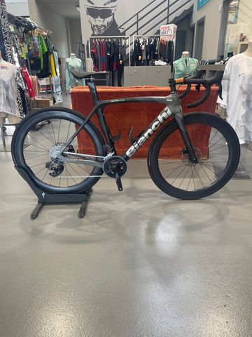 Used Bianchi Oltre XR3 - Ultegra Di2 2022 2022 Road & Gravel