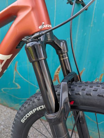 Gebrauchtes Orbea ALMA M30 2025 2025 Mountainbike, Rot — Bild 6 von 12