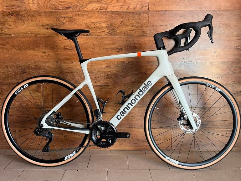 Cannondale Synapse Carbon 4 2026 2026 Road & Gravel usato, Grigio chiaro — immagine 6 di 13