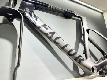 Factor ONE - Frameset Premium 2026 Frameset 2026 Road & Gravel usato, Nero — immagine 2 di 10
