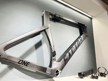 Factor ONE - Frameset Premium 2026 Frameset 2026 Road & Gravel usato, Nero — immagine 3 di 10