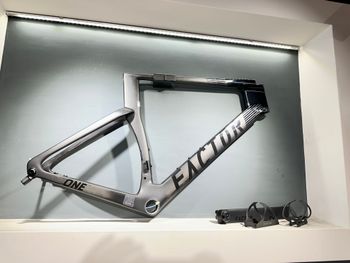 Factor ONE - Frameset Premium 2026 Frameset 2026 Road & Gravel usato, Nero — immagine 9 di 10