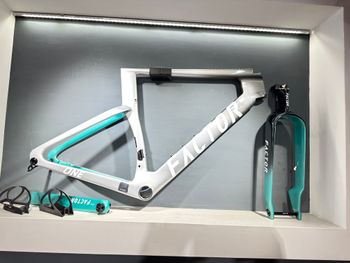 Gebrauchtes Factor ONE - Frameset Premium 2026 Frameset 2026 Road & Gravel, Hellgrau — Bild 6 von 7