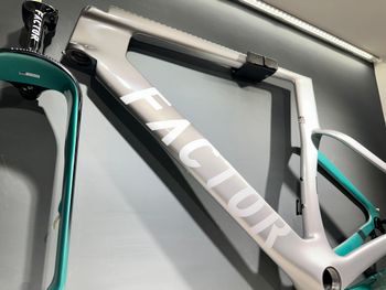 Gebrauchtes Factor ONE - Frameset Premium 2026 Frameset 2026 Road & Gravel, Hellgrau — Bild 2 von 7