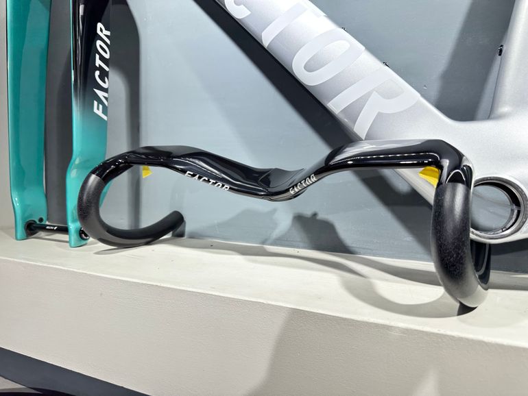 Gebrauchtes Factor ONE - Frameset Premium 2026 Frameset 2026 Road & Gravel, Hellgrau — Bild 5 von 7