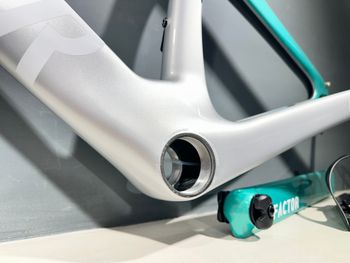 Gebrauchtes Factor ONE - Frameset Premium 2026 Frameset 2026 Road & Gravel, Hellgrau — Bild 4 von 7