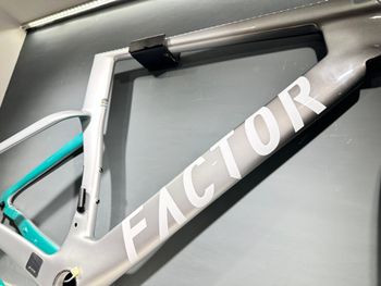Gebrauchtes Factor ONE - Frameset Premium 2026 Frameset 2026 Road & Gravel, Hellgrau — Bild 7 von 7