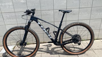 Trek Procaliber 9.6 Gen 3 2025 2025 Mountainbike usato, Nero — immagine 2 di 7